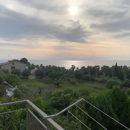 Tramonto Seaview Apartament *